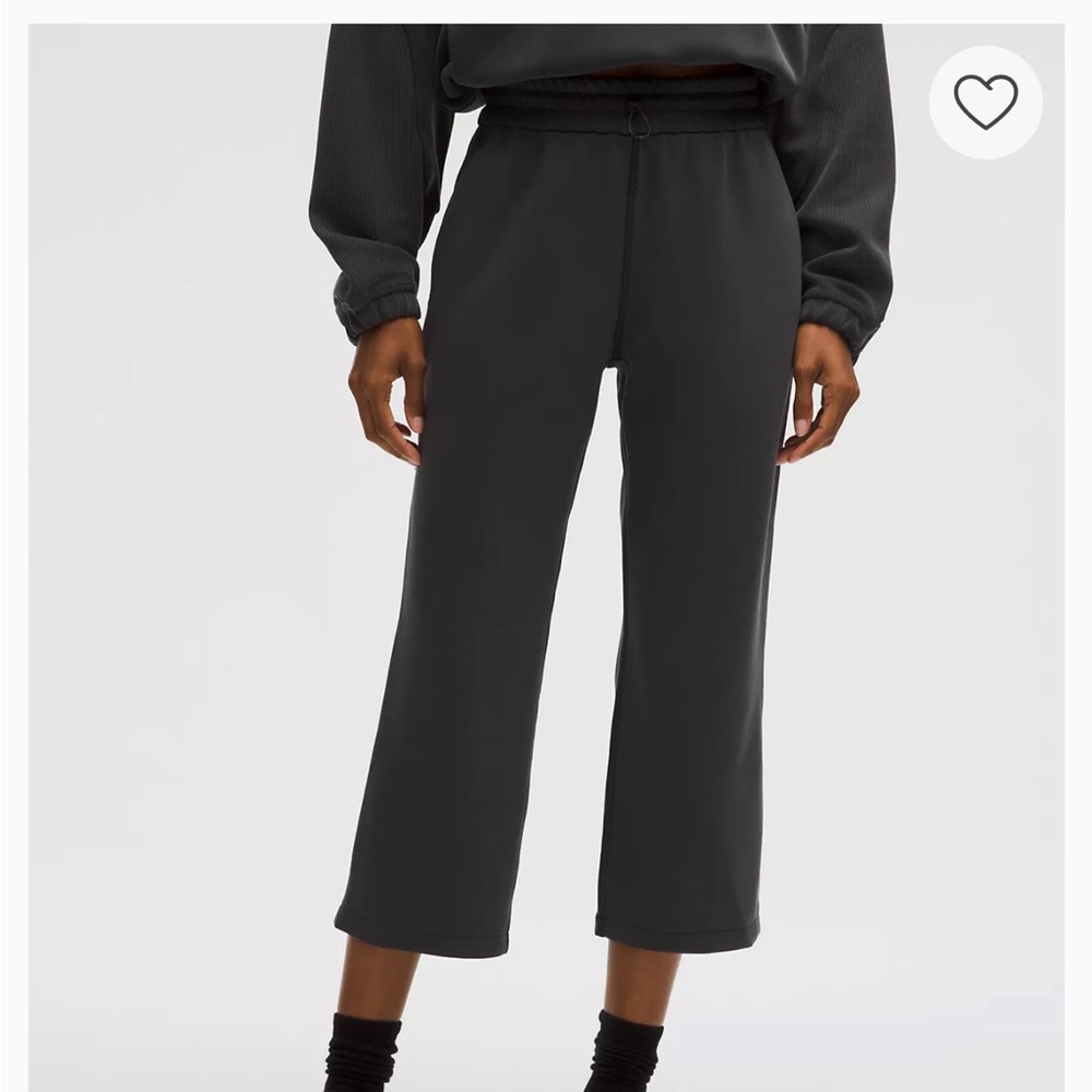 Lululemon Softstreme High-Rise Straight-Leg Cropped Pant size 6
